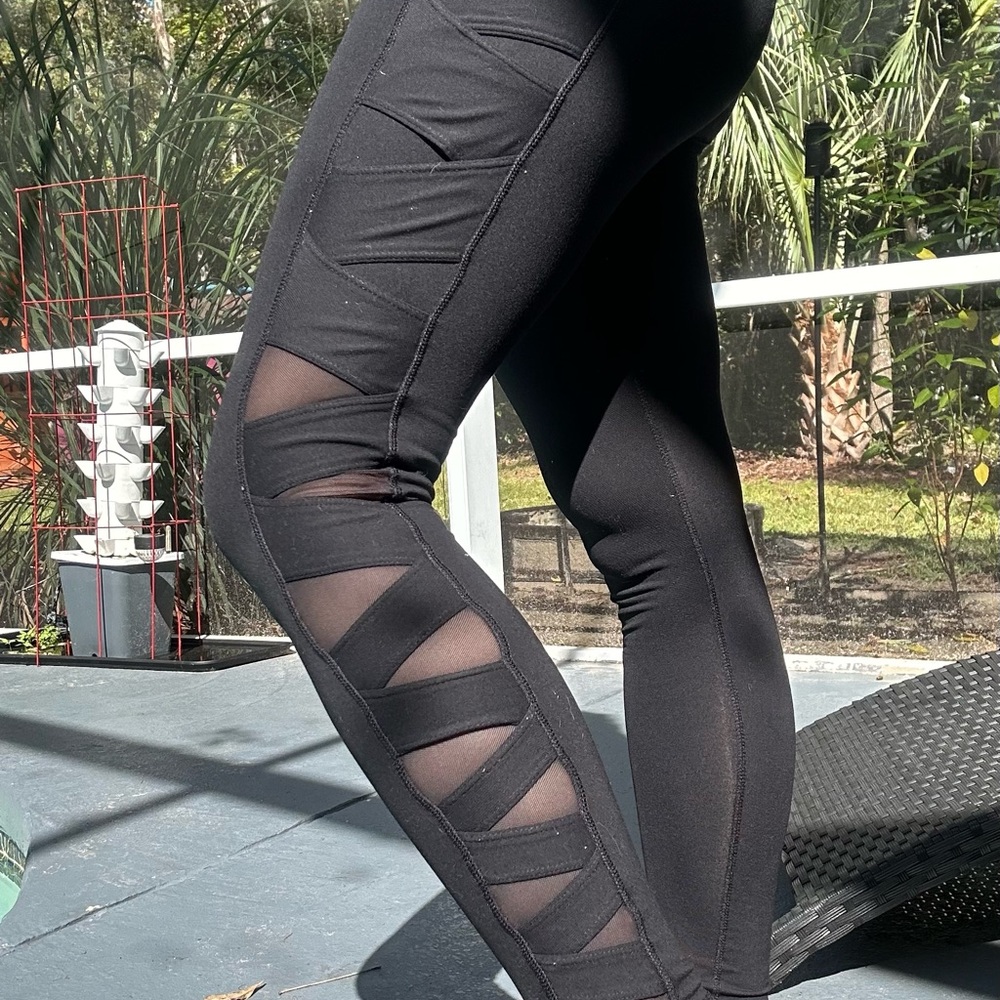 Lululemon black mesh rise and flow criss cross leggings, 6/8, EUC - Picture 2 of 6
